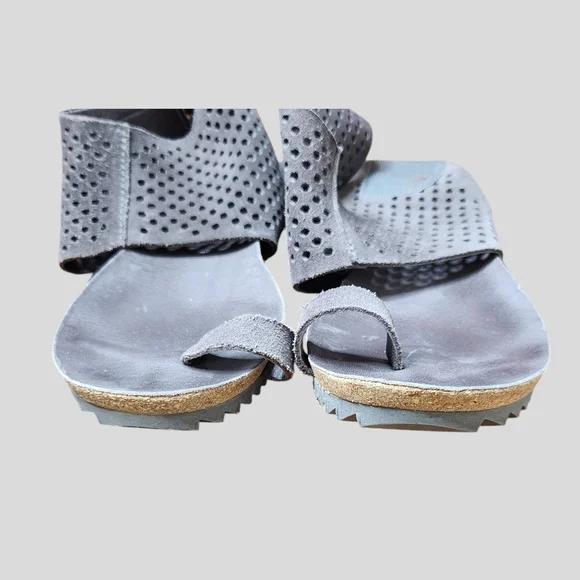 Pedro Garcia Venus Perforated Ankle Cuff Sandals - Picture 4 of 9